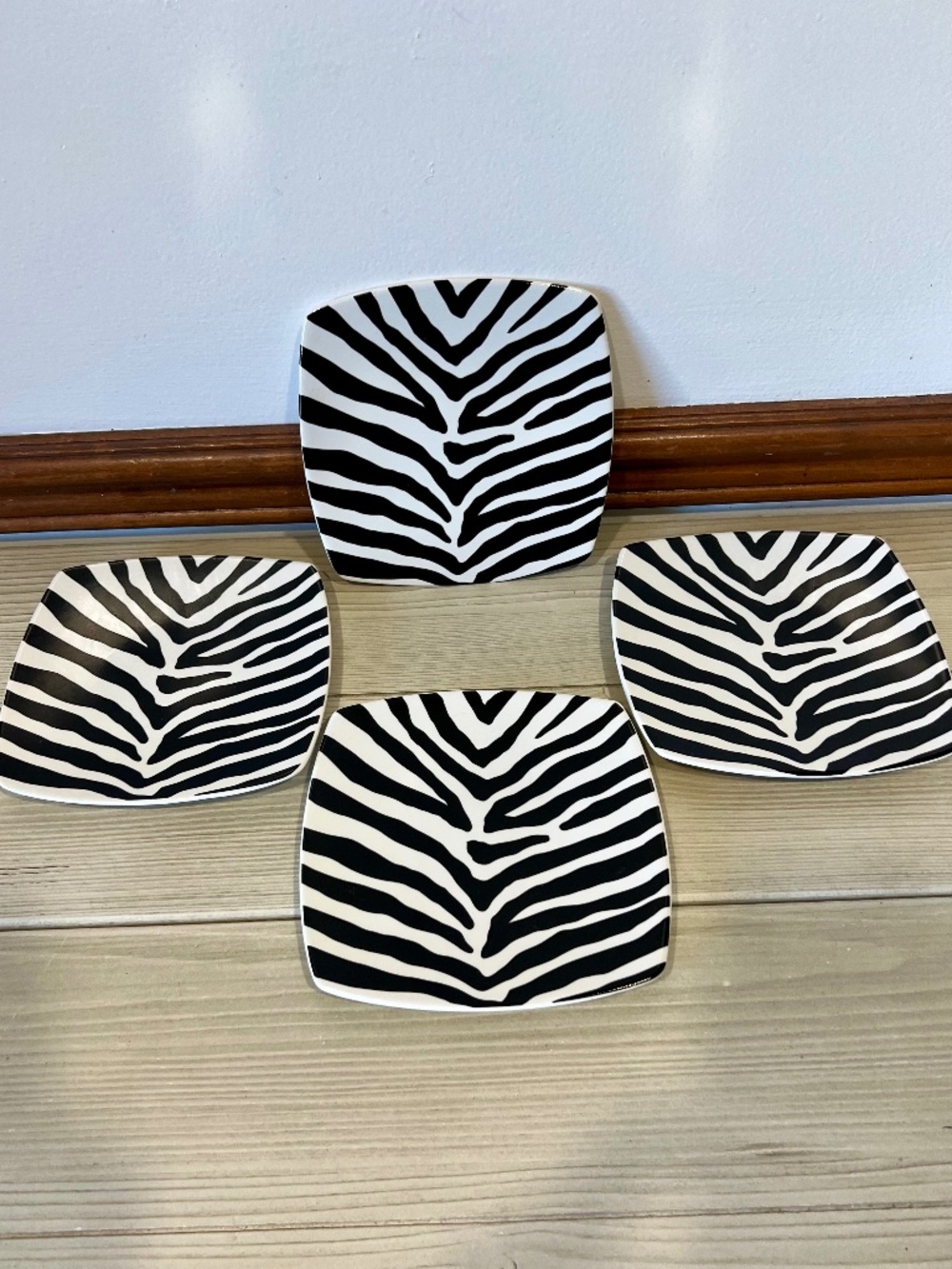 222 Fifth Zebra Luncheon Plates (4)